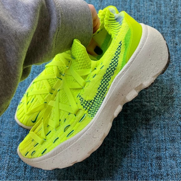 Nike Space Hippie 04 Sneakers in Light Lemon Twist - Picture 3 of 10